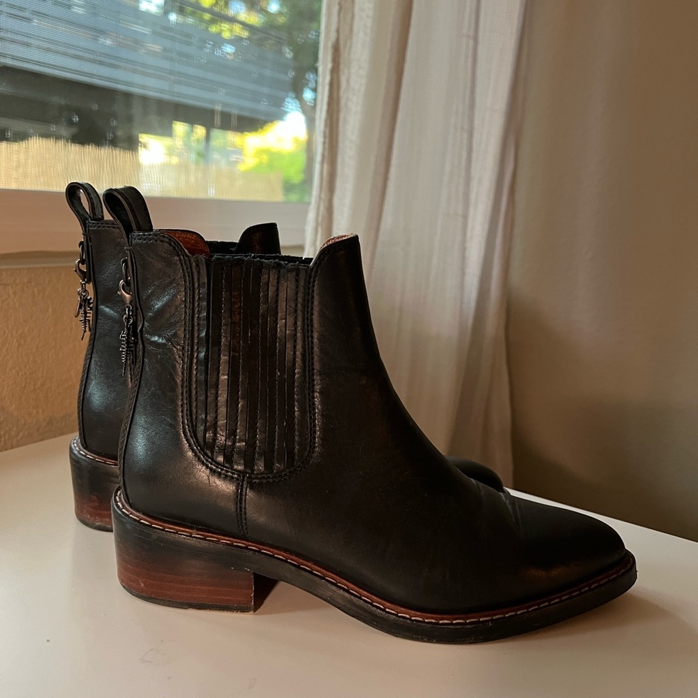 Coach Bowery Chelsea Boots Black Leather, Size 6,5 - Picture 3 of 5